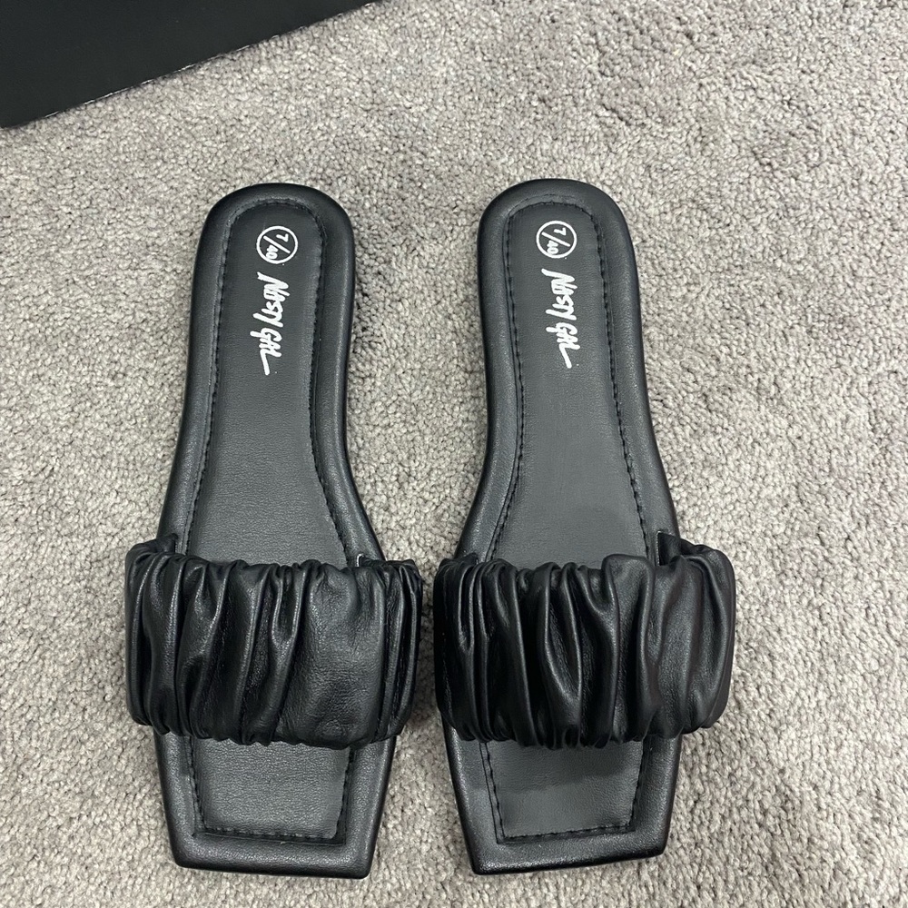 NEVER WORN black sandals from nasty gal size 9